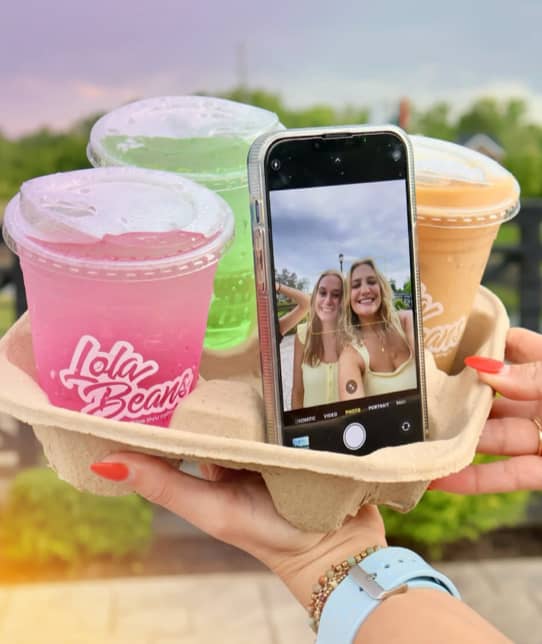lola-lifestyle-drinks-phone